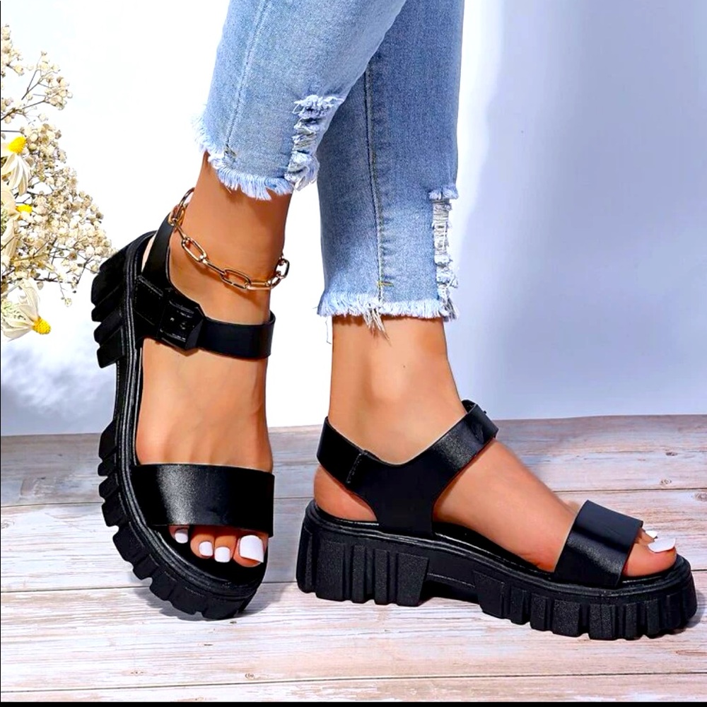 New in box black chunky Sandles